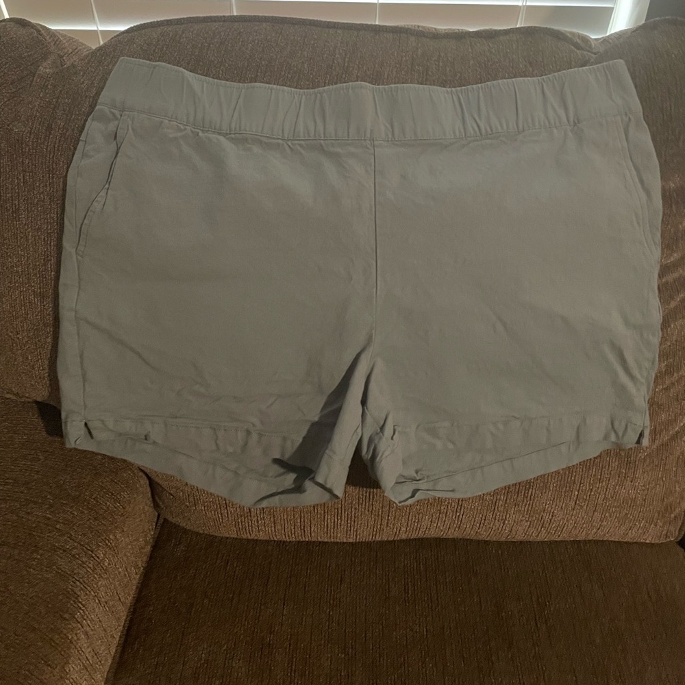 Free Fly Women's canvas stretch Shale Green shorts NWOT - XL